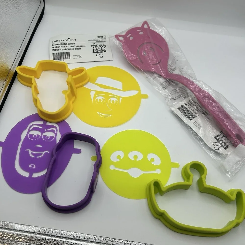 Pampered Chef Toy Story Pancake Mold And Stencils With Flipper Hamm